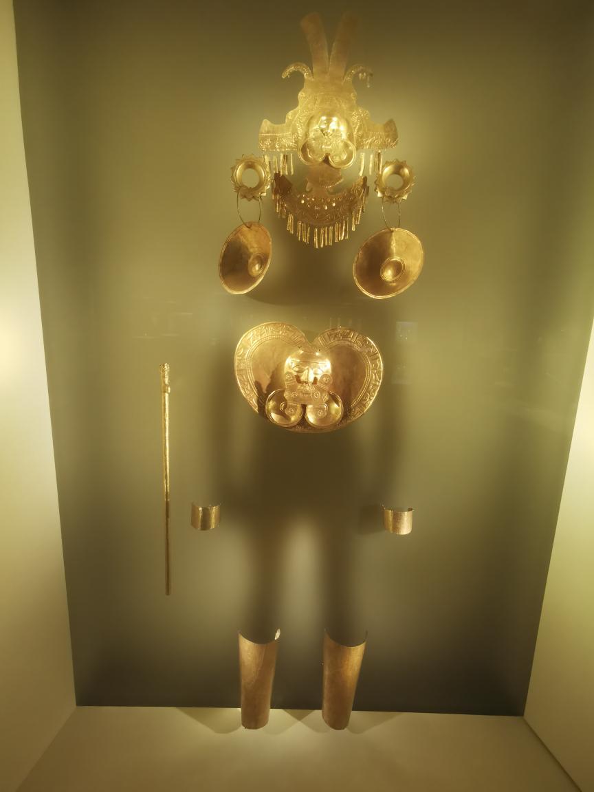 Parure d'or précolombienne au Museo del Oro, Bogotá